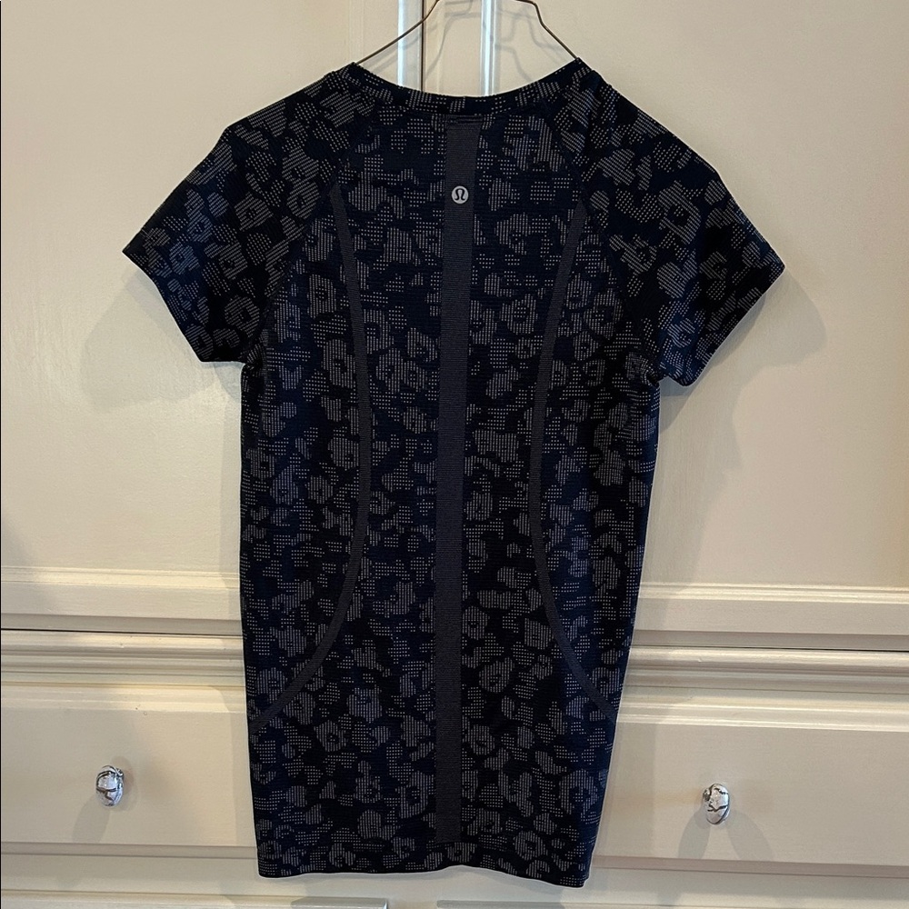 Lululemon Swiftly Navy top